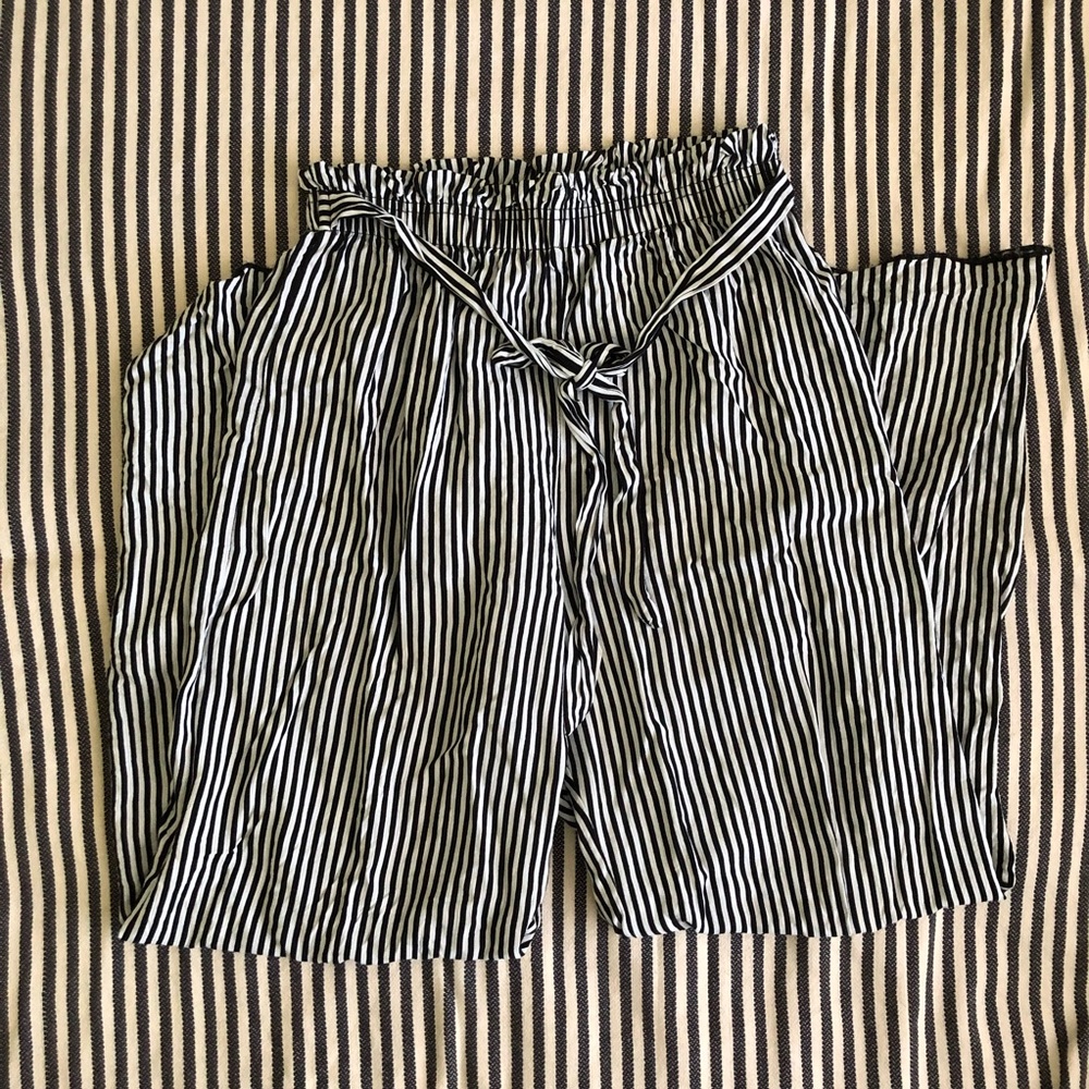 Stripped high waisted culotte style pants